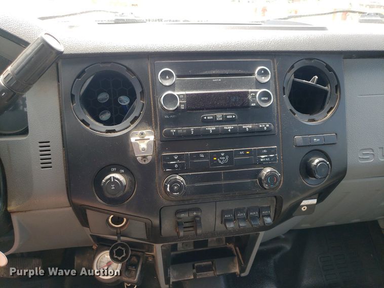 image for item IP9381 2016 Ford F250 Super Duty  Crew Cab flatbed pickup truck