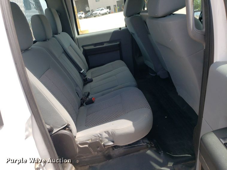 image for item IP9381 2016 Ford F250 Super Duty  Crew Cab flatbed pickup truck