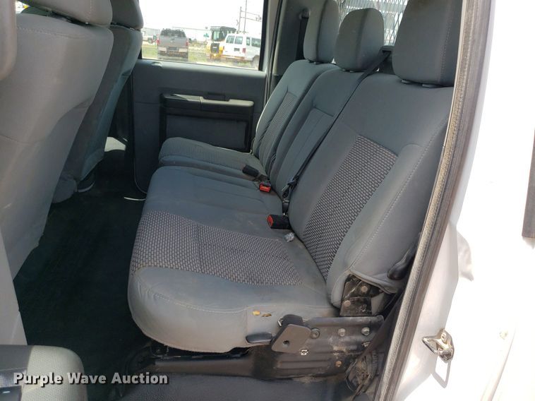 image for item IP9381 2016 Ford F250 Super Duty  Crew Cab flatbed pickup truck