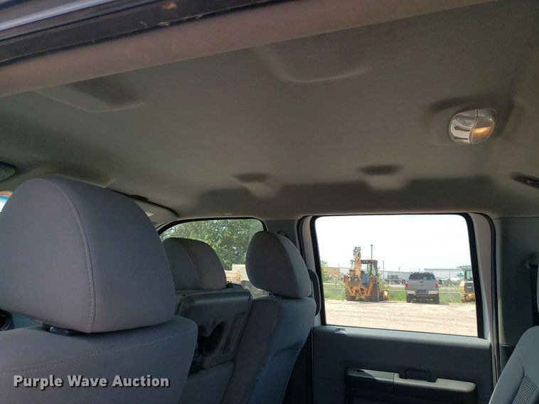 image for item IP9381 2016 Ford F250 Super Duty  Crew Cab flatbed pickup truck