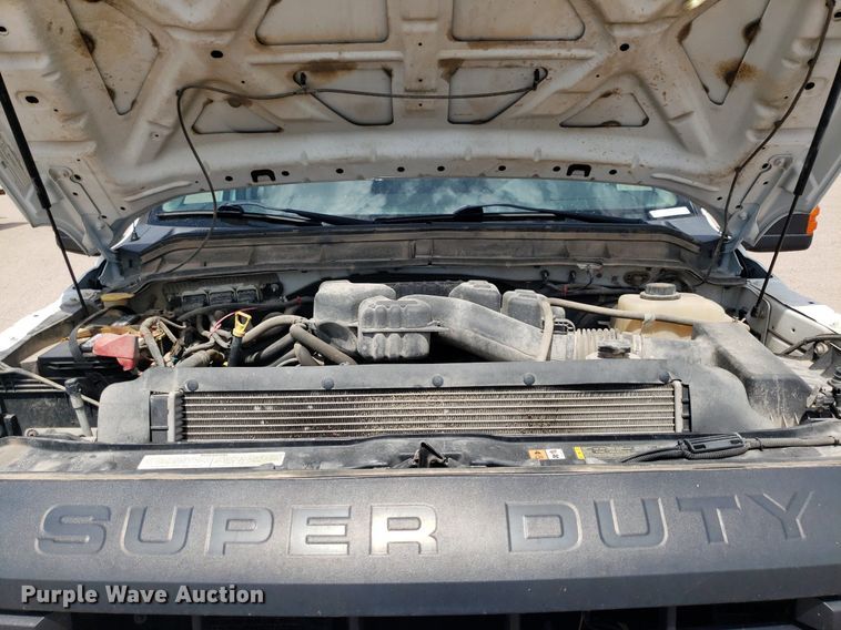 image for item IP9381 2016 Ford F250 Super Duty  Crew Cab flatbed pickup truck