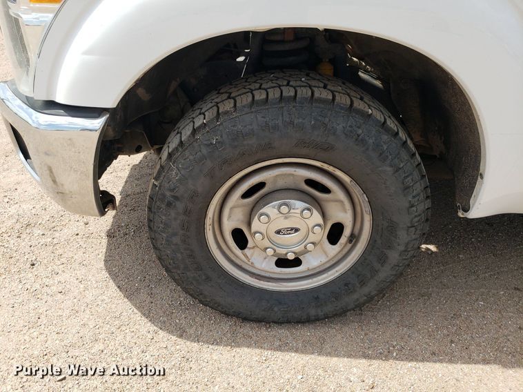 image for item IP9381 2016 Ford F250 Super Duty  Crew Cab flatbed pickup truck