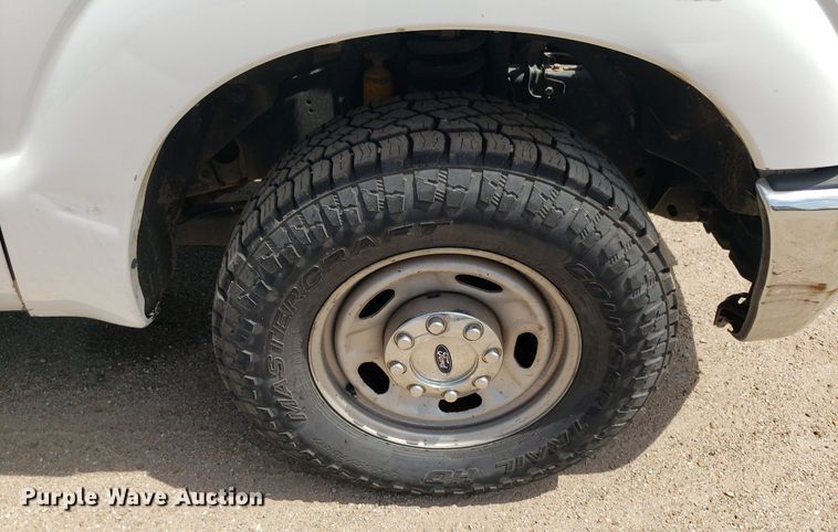 image for item IP9381 2016 Ford F250 Super Duty  Crew Cab flatbed pickup truck