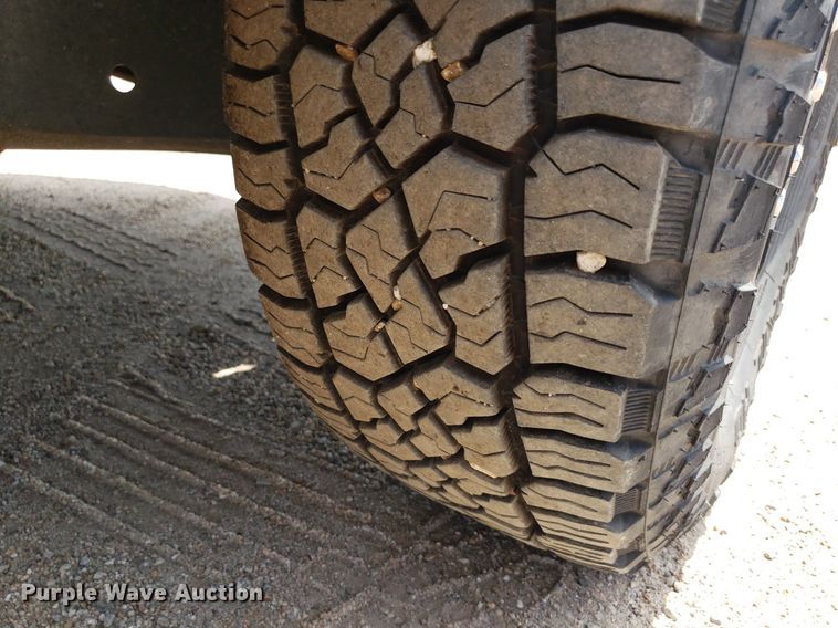 image for item IP9381 2016 Ford F250 Super Duty  Crew Cab flatbed pickup truck