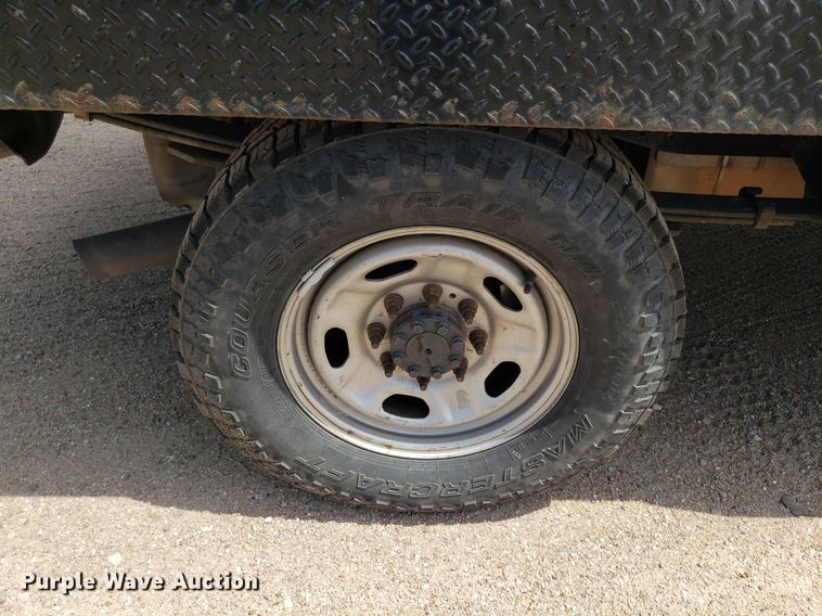 image for item IP9381 2016 Ford F250 Super Duty  Crew Cab flatbed pickup truck