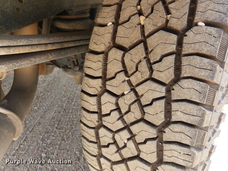 image for item IP9381 2016 Ford F250 Super Duty  Crew Cab flatbed pickup truck