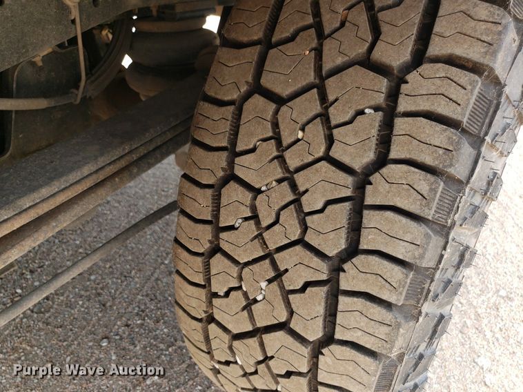 image for item IP9381 2016 Ford F250 Super Duty  Crew Cab flatbed pickup truck