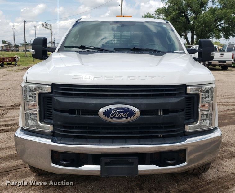 image for item IP9386 2018 Ford F250 Super Duty  Crew Cab pickup truck