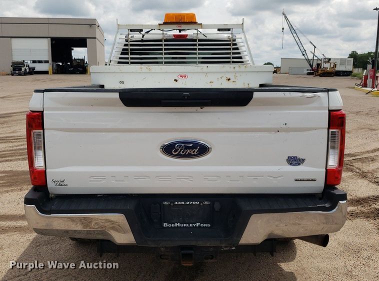 image for item IP9386 2018 Ford F250 Super Duty  Crew Cab pickup truck