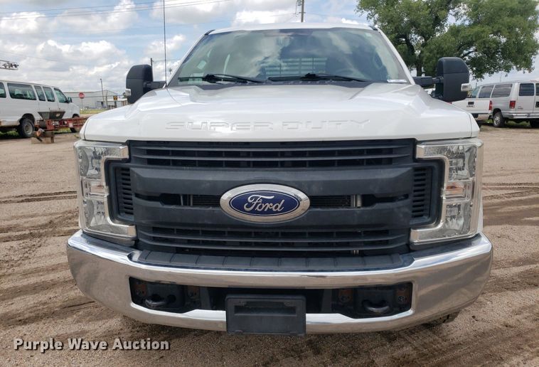 image for item IP9386 2018 Ford F250 Super Duty  Crew Cab pickup truck