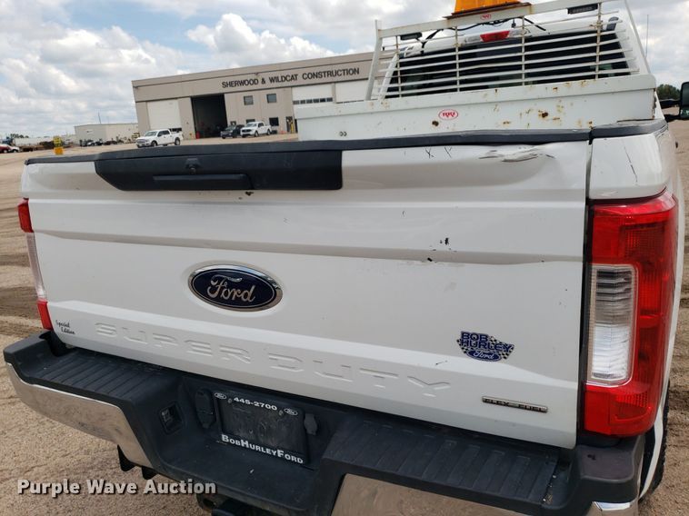 image for item IP9386 2018 Ford F250 Super Duty  Crew Cab pickup truck