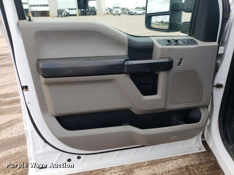 image for item IP9386 2018 Ford F250 Super Duty  Crew Cab pickup truck