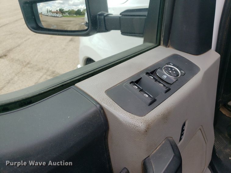 image for item IP9386 2018 Ford F250 Super Duty  Crew Cab pickup truck