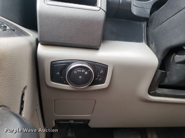 image for item IP9386 2018 Ford F250 Super Duty  Crew Cab pickup truck