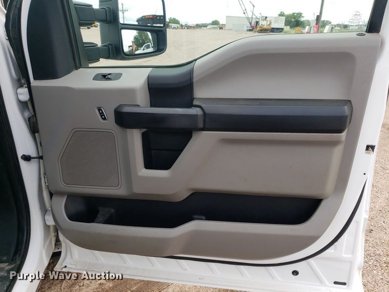 image for item IP9386 2018 Ford F250 Super Duty  Crew Cab pickup truck