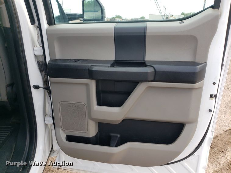 image for item IP9386 2018 Ford F250 Super Duty  Crew Cab pickup truck