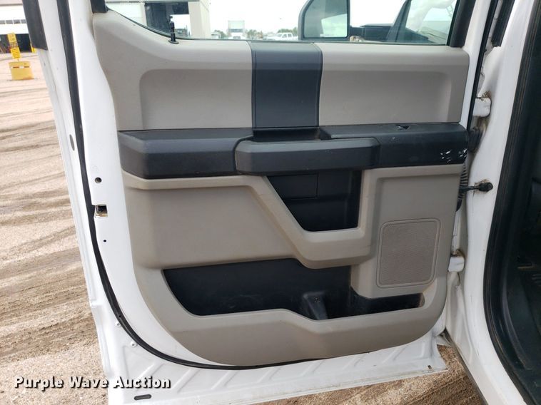 image for item IP9386 2018 Ford F250 Super Duty  Crew Cab pickup truck