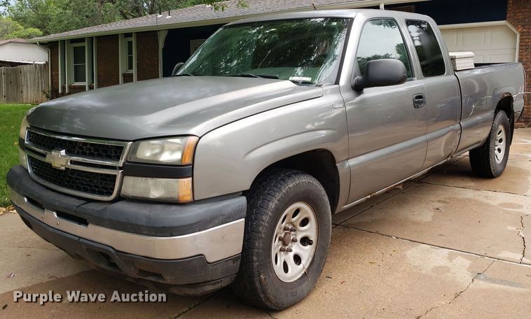 image for item IP9387 2006  Chevrolet Silverado 1500  Ext. Cab pickup truck