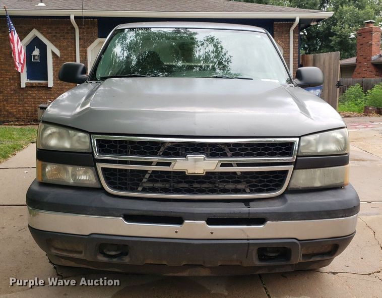 image for item IP9387 2006  Chevrolet Silverado 1500  Ext. Cab pickup truck