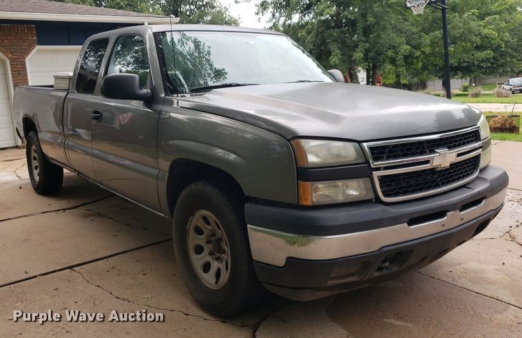 image for item IP9387 2006  Chevrolet Silverado 1500  Ext. Cab pickup truck