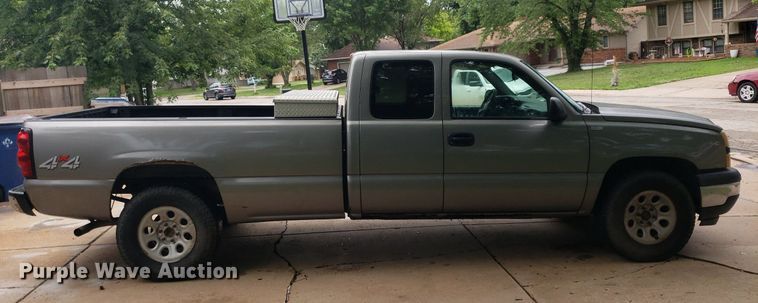 image for item IP9387 2006  Chevrolet Silverado 1500  Ext. Cab pickup truck