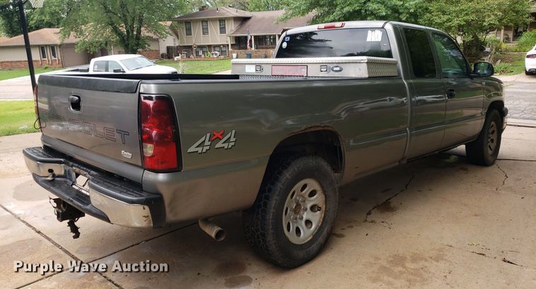 image for item IP9387 2006  Chevrolet Silverado 1500  Ext. Cab pickup truck