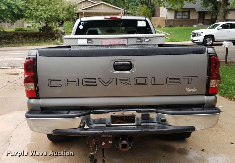 image for item IP9387 2006  Chevrolet Silverado 1500  Ext. Cab pickup truck