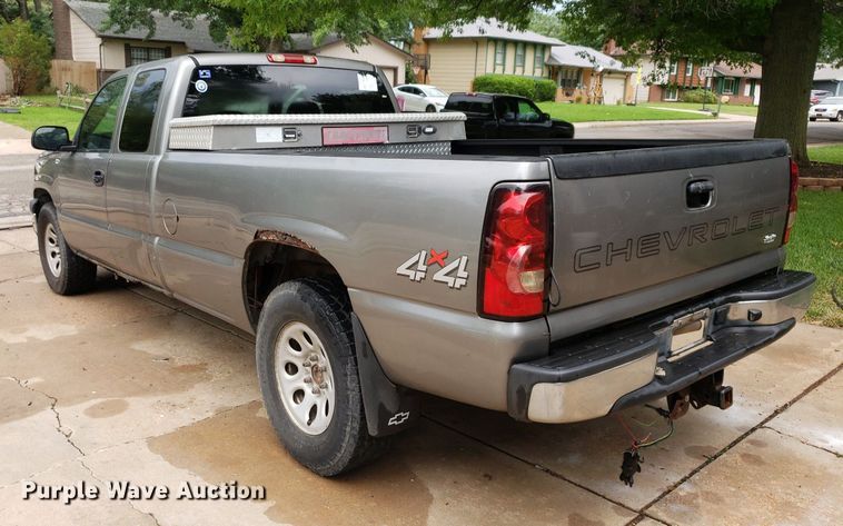 image for item IP9387 2006  Chevrolet Silverado 1500  Ext. Cab pickup truck
