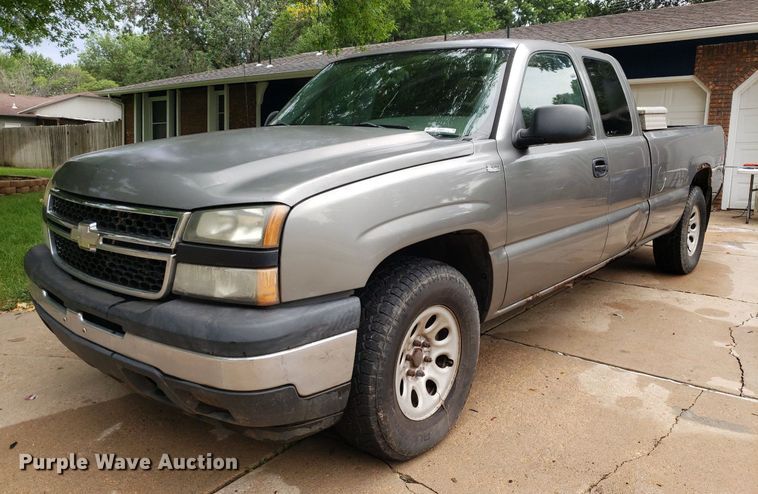 image for item IP9387 2006  Chevrolet Silverado 1500  Ext. Cab pickup truck