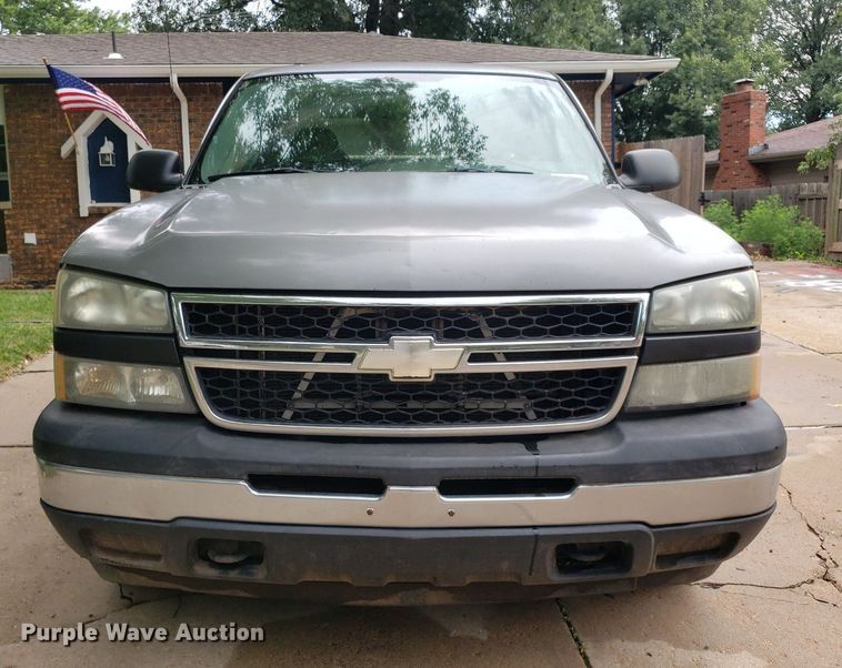 image for item IP9387 2006  Chevrolet Silverado 1500  Ext. Cab pickup truck