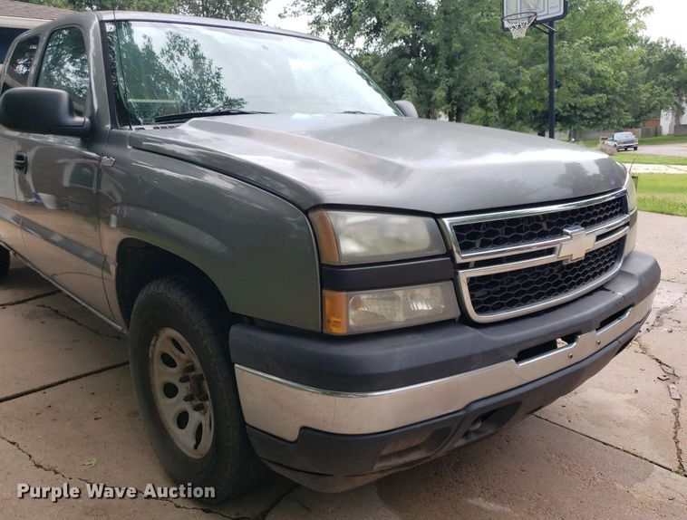 image for item IP9387 2006  Chevrolet Silverado 1500  Ext. Cab pickup truck