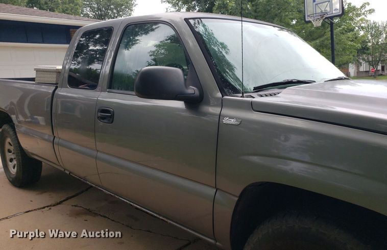 image for item IP9387 2006  Chevrolet Silverado 1500  Ext. Cab pickup truck