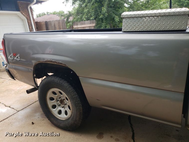 image for item IP9387 2006  Chevrolet Silverado 1500  Ext. Cab pickup truck