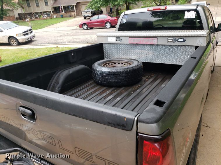 image for item IP9387 2006  Chevrolet Silverado 1500  Ext. Cab pickup truck