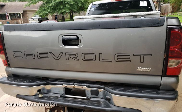 image for item IP9387 2006  Chevrolet Silverado 1500  Ext. Cab pickup truck