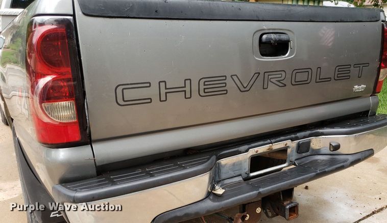 image for item IP9387 2006  Chevrolet Silverado 1500  Ext. Cab pickup truck