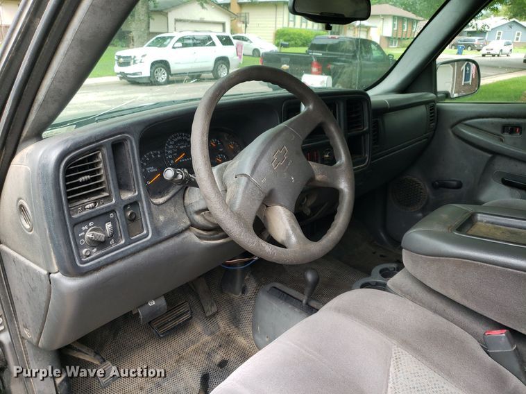 image for item IP9387 2006  Chevrolet Silverado 1500  Ext. Cab pickup truck