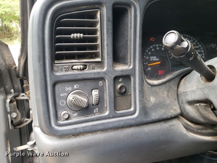 image for item IP9387 2006  Chevrolet Silverado 1500  Ext. Cab pickup truck