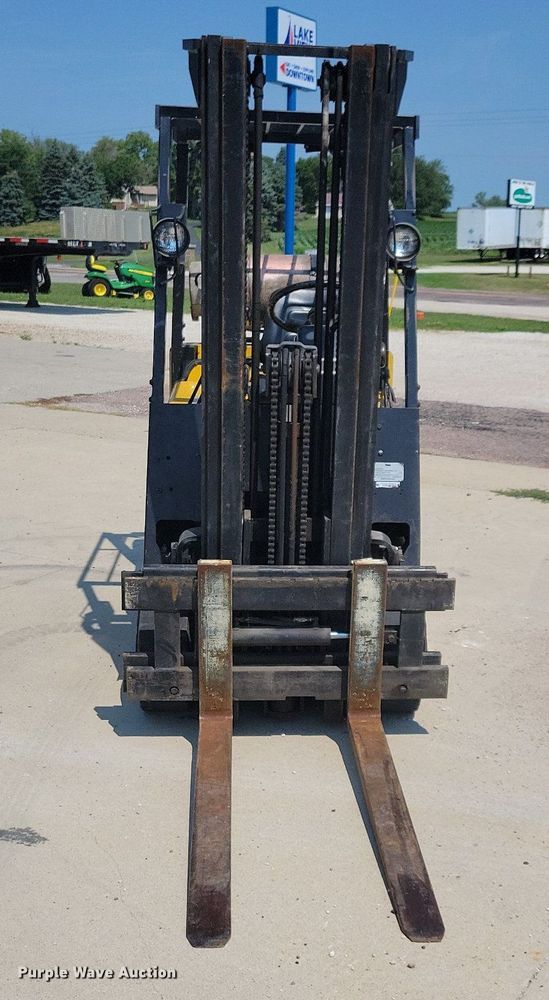 image for item JO9281 Yale GLC030AENUAE083  forklift