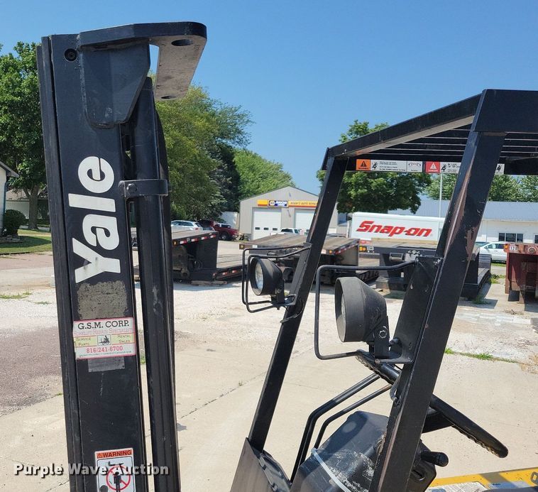 image for item JO9281 Yale GLC030AENUAE083  forklift