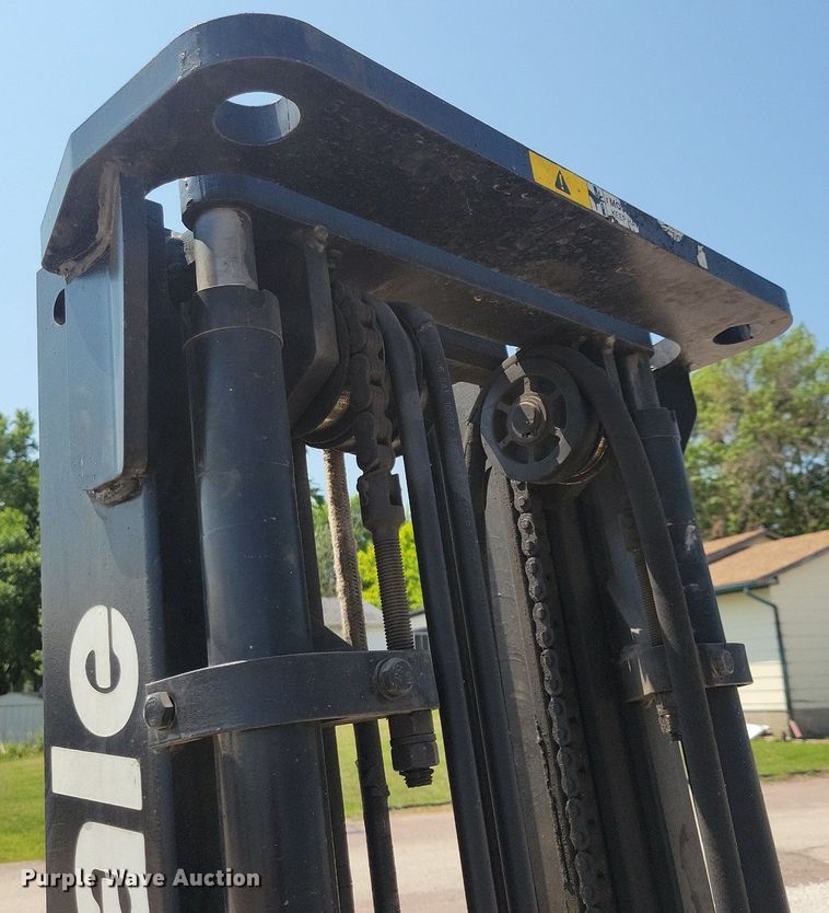 image for item JO9281 Yale GLC030AENUAE083  forklift