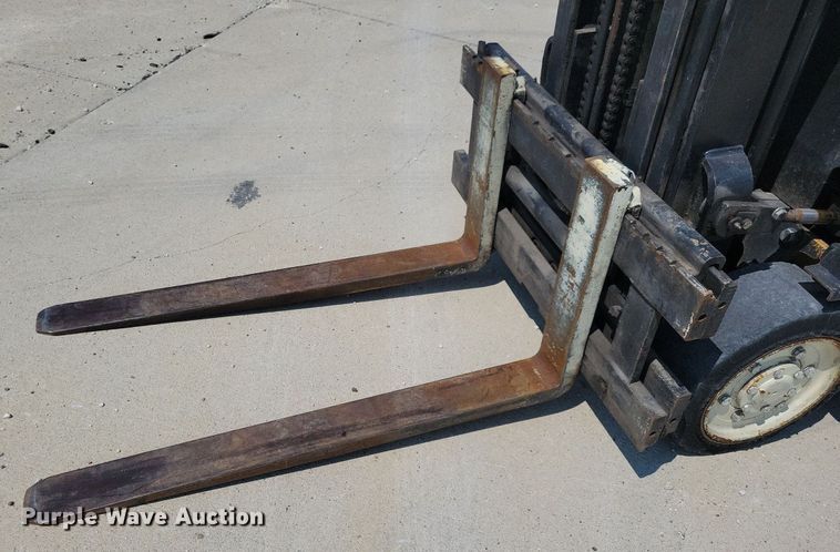 image for item JO9281 Yale GLC030AENUAE083  forklift