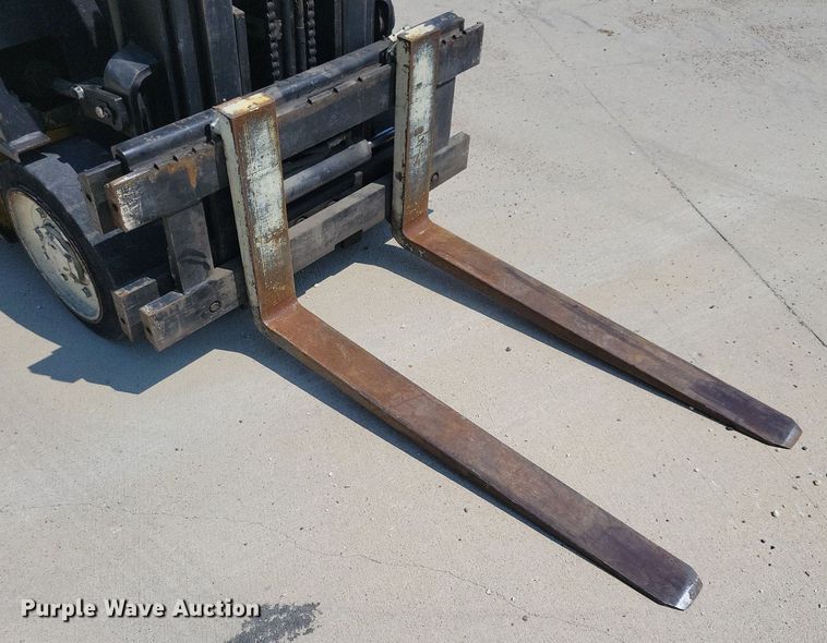 image for item JO9281 Yale GLC030AENUAE083  forklift