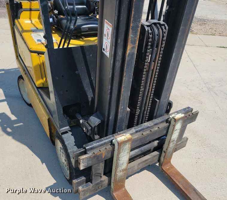 image for item JO9281 Yale GLC030AENUAE083  forklift