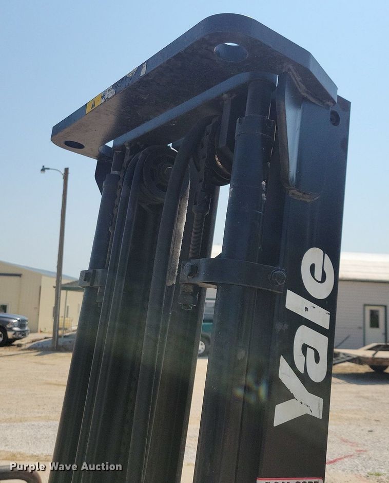 image for item JO9281 Yale GLC030AENUAE083  forklift