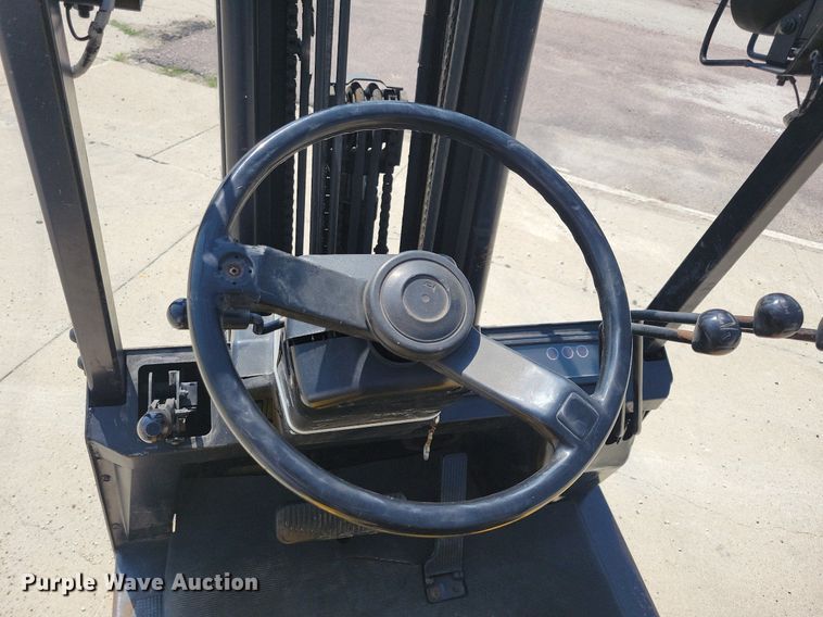 image for item JO9281 Yale GLC030AENUAE083  forklift