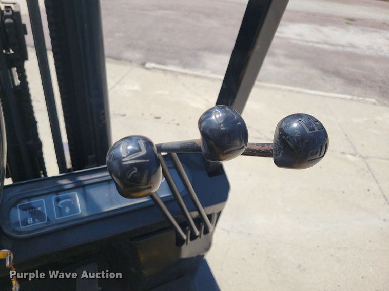 image for item JO9281 Yale GLC030AENUAE083  forklift