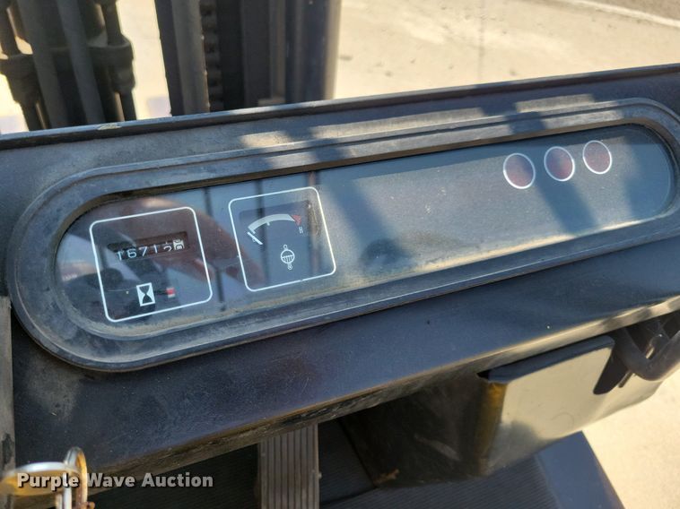 image for item JO9281 Yale GLC030AENUAE083  forklift