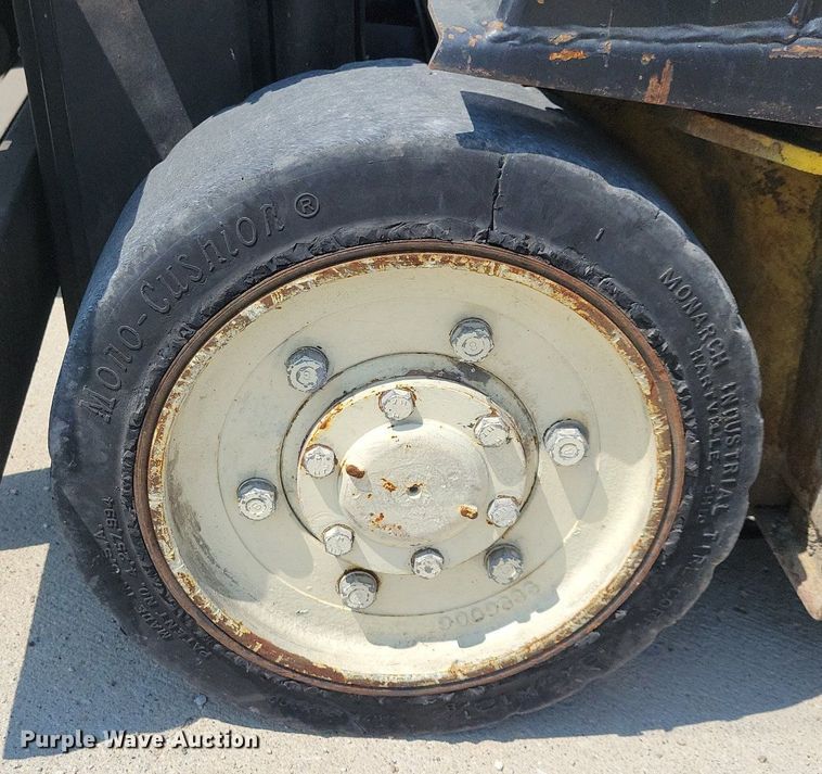 image for item JO9281 Yale GLC030AENUAE083  forklift