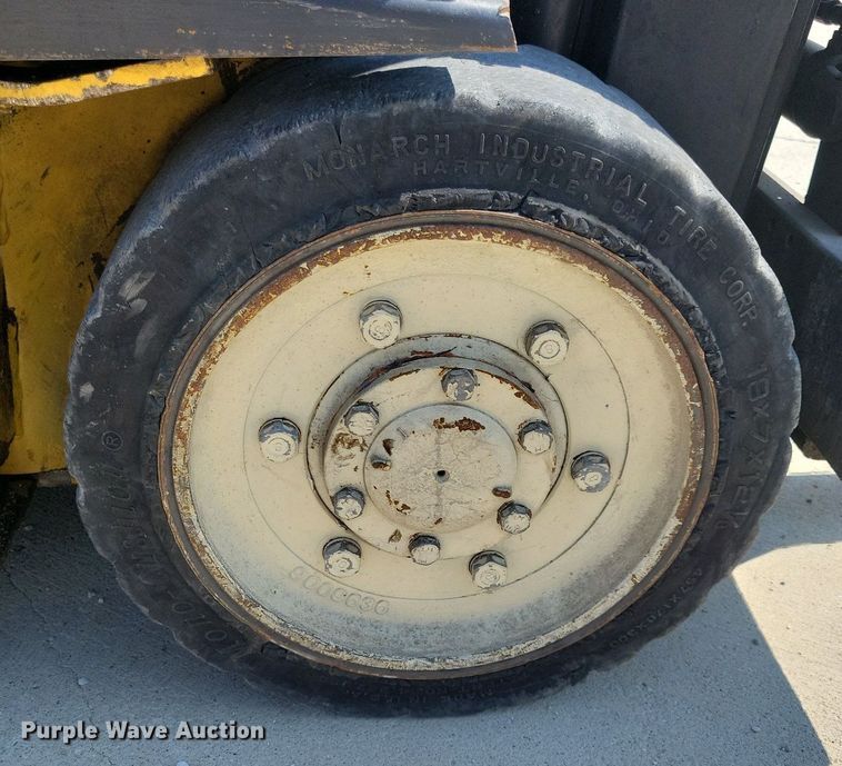 image for item JO9281 Yale GLC030AENUAE083  forklift